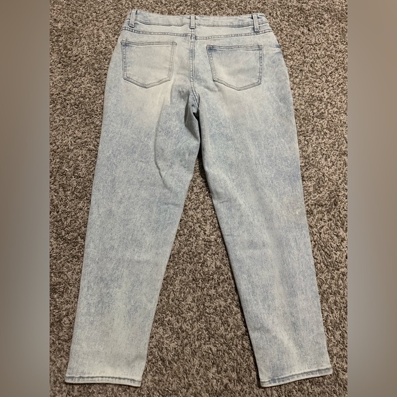 Time and Tru Light Acid Wash Distressed Jeans - Size 8 - Picture 2 of 7